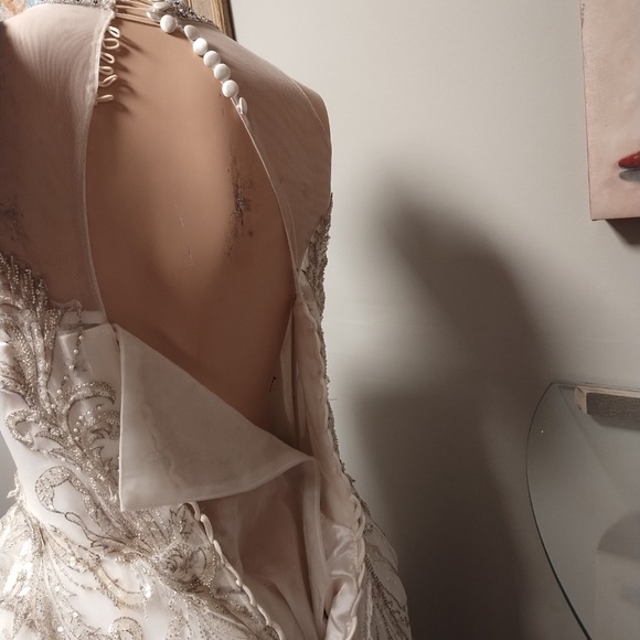 Wedding gown - Picture 5 of 7